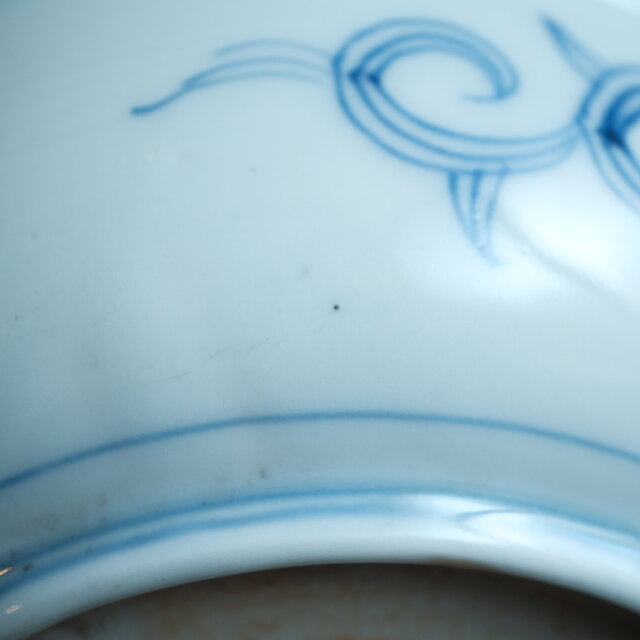 線描きで素敵◇伊万里 松竹梅文染付線描き平鉢 骨董・antiques 蝶々