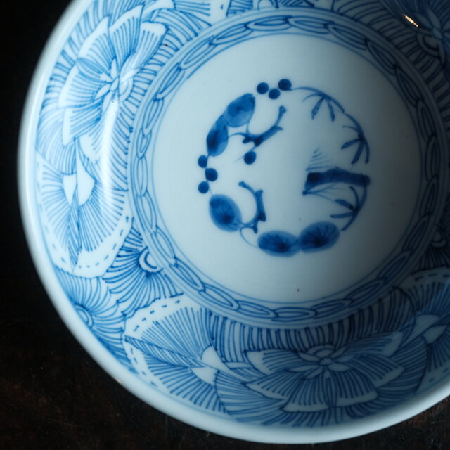 線描きで素敵◇伊万里 松竹梅文染付線描き平鉢 骨董・antiques 蝶々