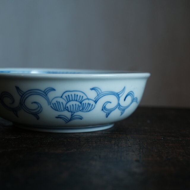 線描きで素敵◇伊万里 松竹梅文染付線描き平鉢 骨董・antiques 蝶々