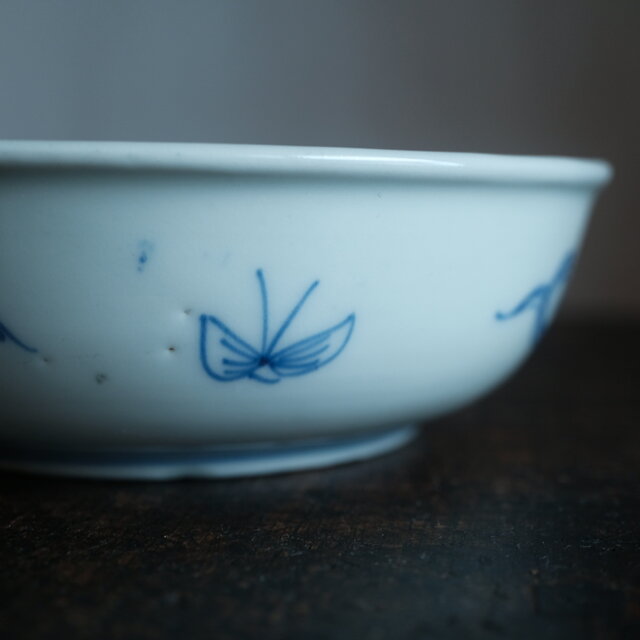 線描きで素敵◇伊万里 松竹梅文染付線描き平鉢 骨董・antiques 蝶々