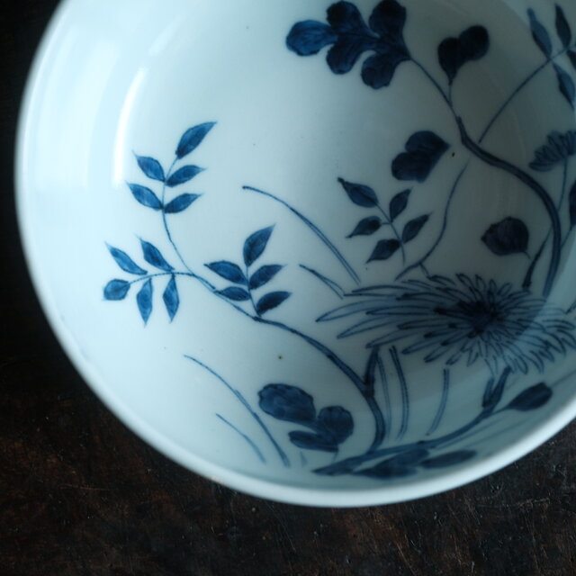 菊花の絵付け◇伊万里 草花文染付平鉢 骨董・antiques アンティーク和