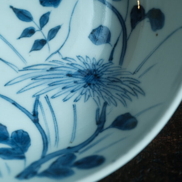 菊花の絵付け◇伊万里 草花文染付平鉢 骨董・antiques アンティーク和
