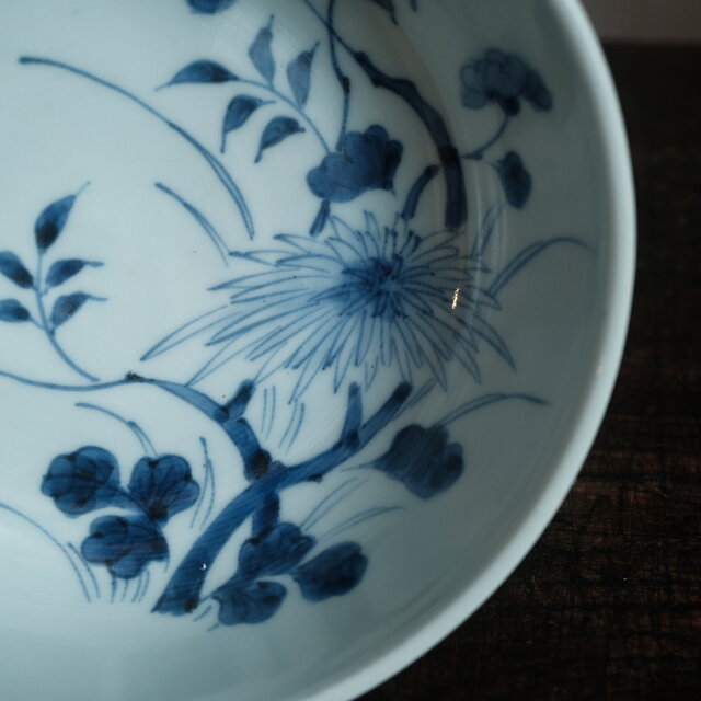 菊花の絵付け◇伊万里 草花文染付平鉢 骨董・antiques アンティーク和