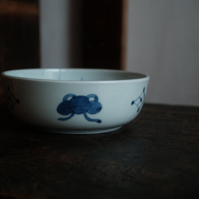 菊花の絵付け◇伊万里 草花文染付平鉢 骨董・antiques アンティーク和