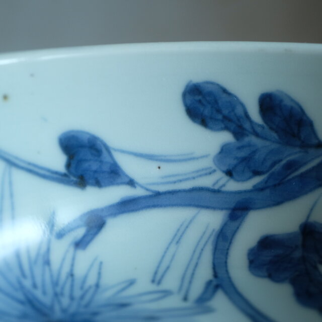 菊花の絵付け◇伊万里 草花文染付平鉢 骨董・antiques アンティーク和