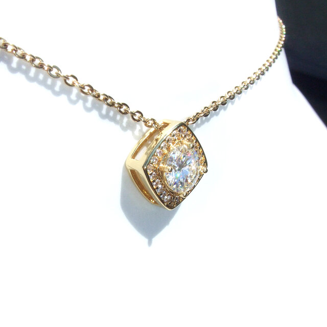 送料無料 輝き抜群 サージカルステンレス 1ct モアサナイト デザイン