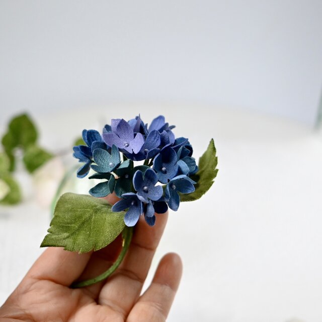 布花 ありそうでなさそうなブルーパープルのあじさいのコサージュ