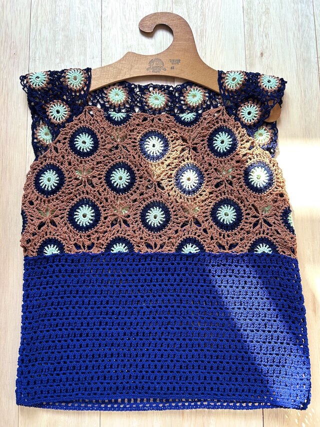 フランスアンティーク　可愛い燕2羽とガーランドがブルーの糸で刺繍された素敵な布！ フレンチスリーブ_tsunagu | iichi 日々の暮らしを心地よくする