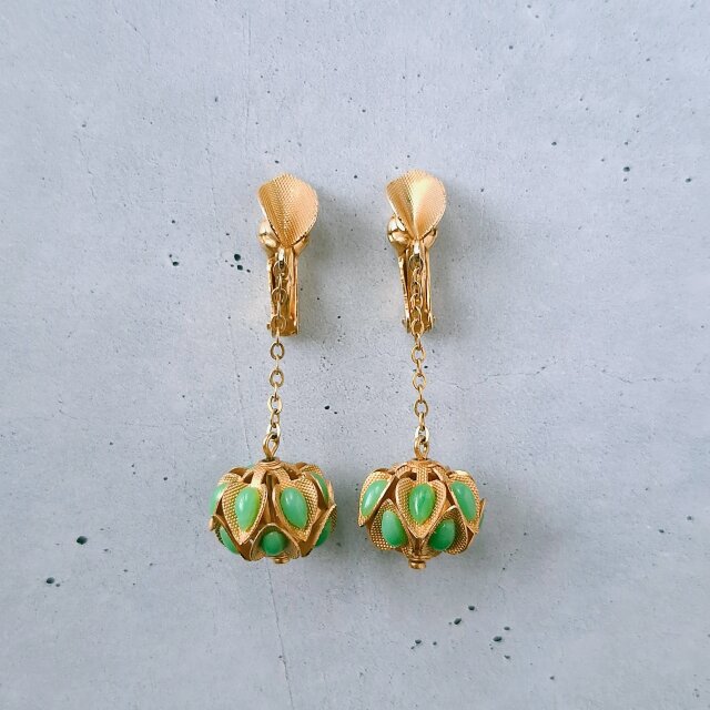 Austria》 faux jade leaf ball dangle オーストリア ヴィンテージ