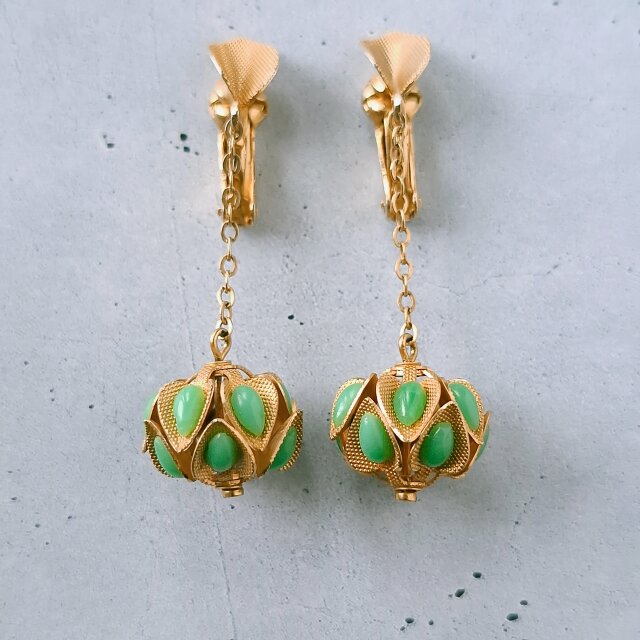 Austria》 faux jade leaf ball dangle オーストリア ヴィンテージ