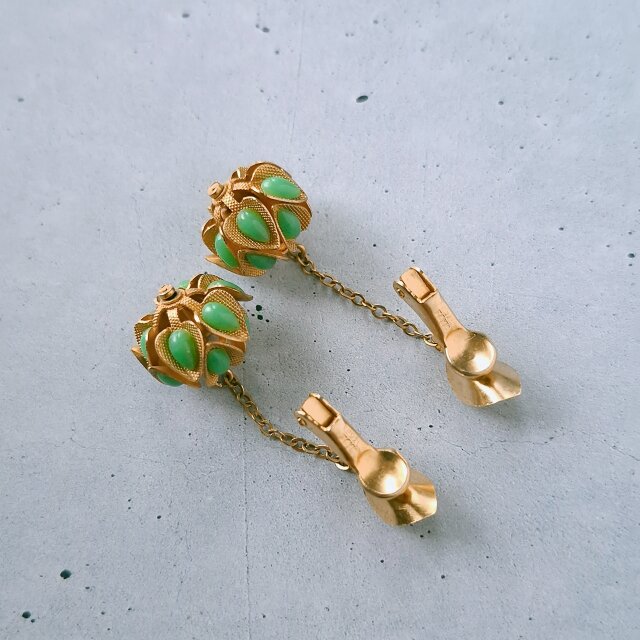 Austria》 faux jade leaf ball dangle オーストリア ヴィンテージ