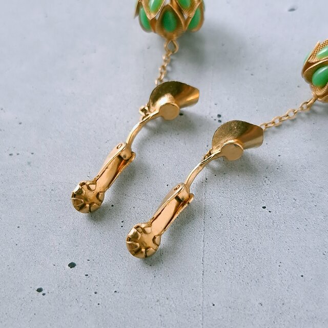 Austria》 faux jade leaf ball dangle オーストリア ヴィンテージ