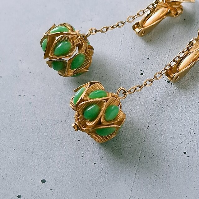 Austria》 faux jade leaf ball dangle オーストリア ヴィンテージ