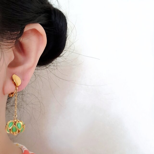 Austria》 faux jade leaf ball dangle オーストリア ヴィンテージ
