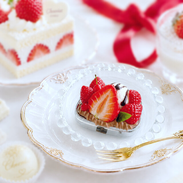 チョコ苺パフェのピルケース スイーツデコ フェイクスイーツ | iichi