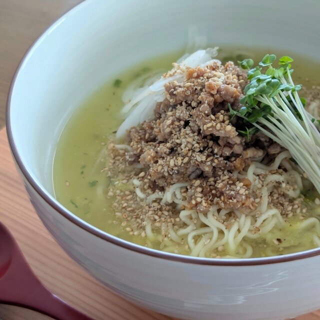 白磁千段6寸深めん丼 | iichi 日々の暮らしを心地よくする