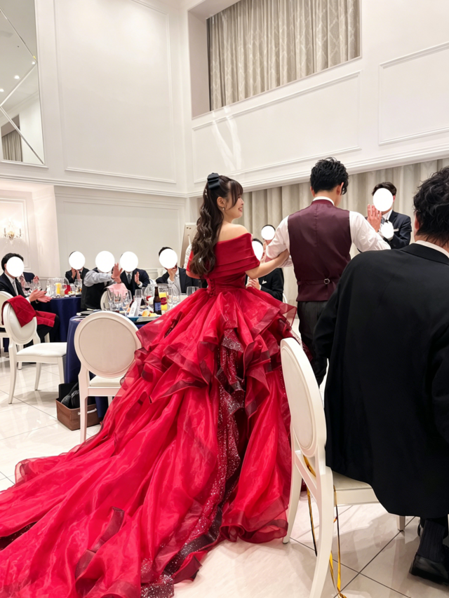 実例写真！カラードレス ボルドー色 オフショルダー ラッフルフリル
