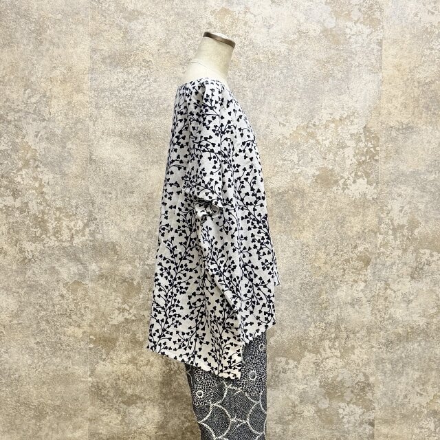 浴衣をリメイク 小花文様ブラウス kato0014 / 古布 着物 着物リメイク 
