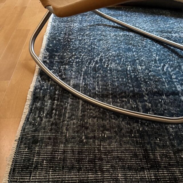 貴重110×198 デニムブルー藍色オーバーダイ　トルコヴィンテージラグ 110.5×200 デニムブルー オーバーダイ トルコヴィンテージラグ | iichi