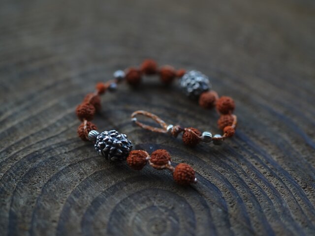Rudraksha・India silver- braid bracelet | iichi 日々の暮らしを