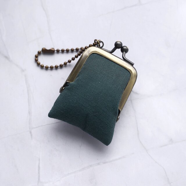 小さなビーズ刺繍のがま口 No.102｜ダークグリーン×ガーゼ｜ネックレス