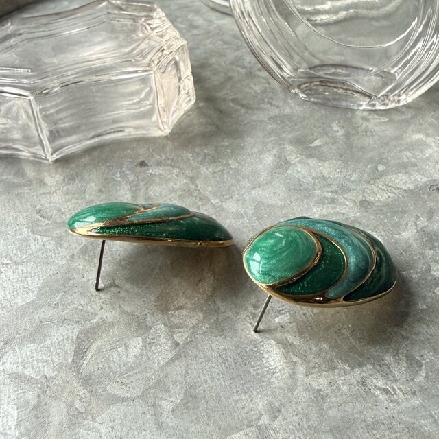 P788-ヴィンテージピアス U.S.A. 1980's 3 Green Enamel Oval | iichi