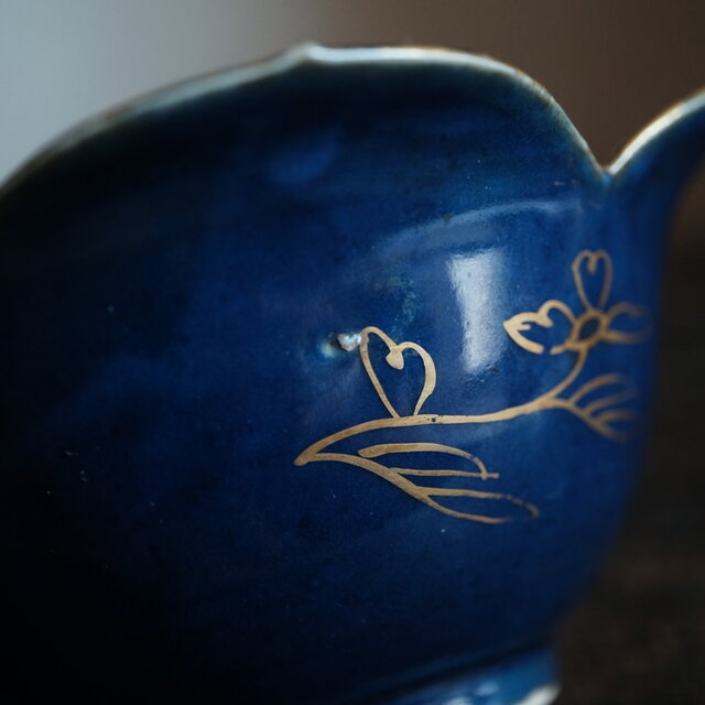 素敵な形状◇青に金。伊万里 瑠璃釉花型金彩変形鉢 骨董・antiques