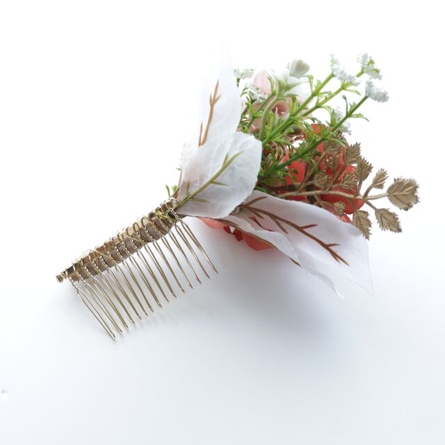 髪飾り｜やわらかに華やぐ サーモンピンクの花飾り｜コーム・U