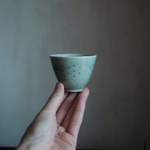 未使用品◇青磁で素敵。中国産蛍焼青磁湯呑み 猪口 茶杯 茶器 丁寧な
