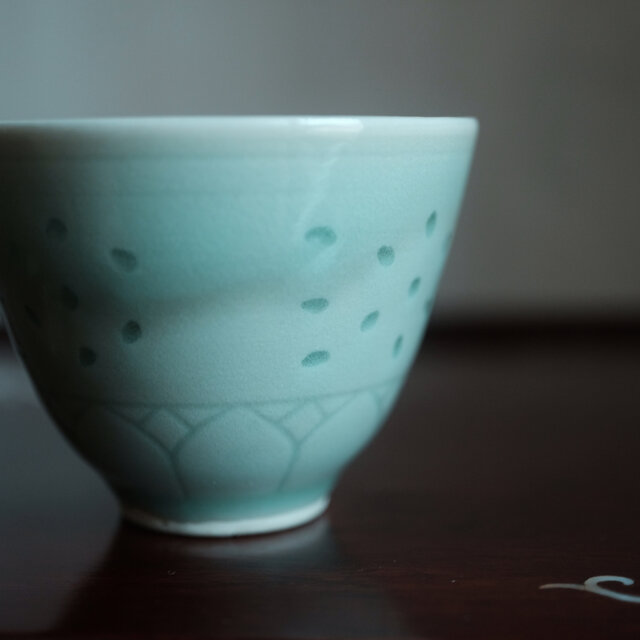 未使用品◇青磁で素敵。中国産蛍焼青磁湯呑み 猪口 茶杯 茶器 丁寧な