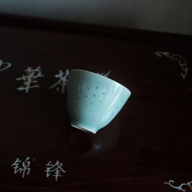 未使用品◇青磁で素敵。中国産蛍焼青磁湯呑み 猪口 茶杯 茶器 丁寧な