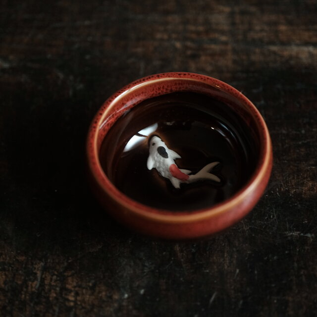 錦鯉が可愛い◇中国産 陽刻茶杯 猪口 茶器 丁寧な暮らしに。工芸品 器