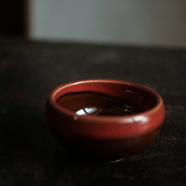 錦鯉が可愛い◇中国産 陽刻茶杯 猪口 茶器 丁寧な暮らしに。工芸品 器