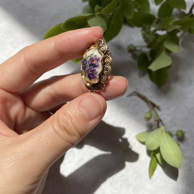 お花の刺繍のイヤリング｜プチポワン｜ヴィンテージイアリング | iichi