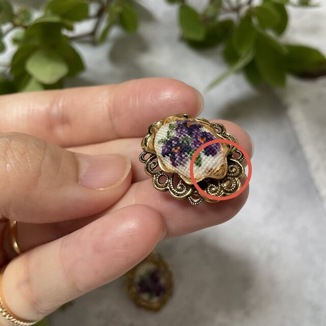 お花の刺繍のイヤリング｜プチポワン｜ヴィンテージイアリング | iichi