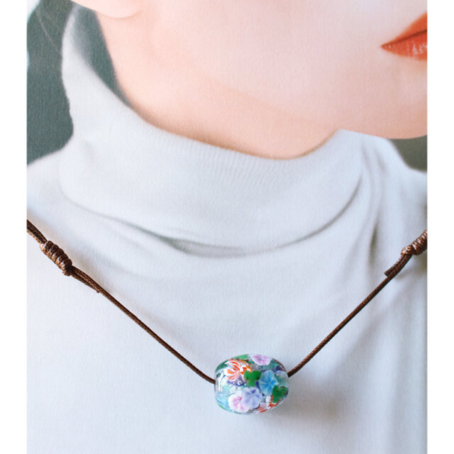 朝顔と金魚のとんぼ玉（ガラス玉）銀箔入り | iichi 日々の暮らしを