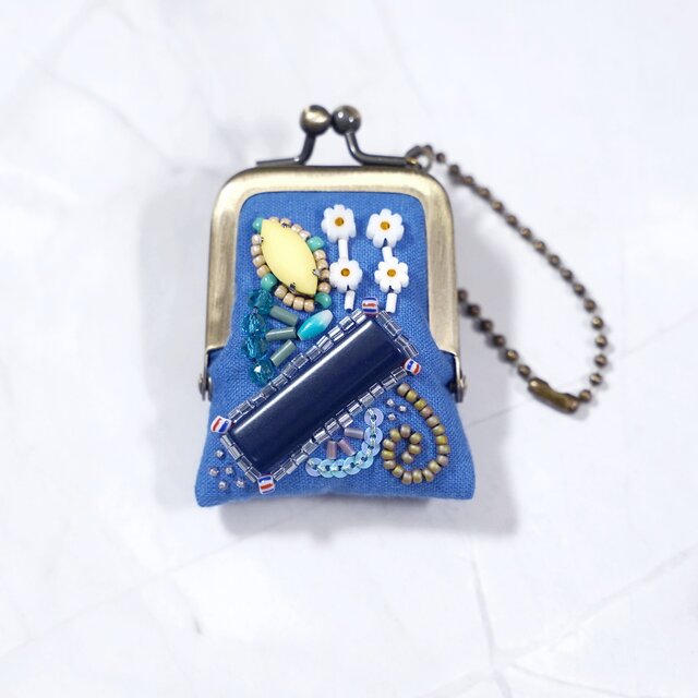小さなビーズ刺繍のがま口 No.104｜ロイヤルブルー×ガーゼ｜ネックレス