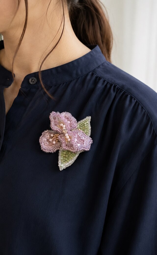 アイリスのブローチ | iichi 日々の暮らしを心地よくするハンドメイド