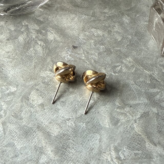 P791-ヴィンテージピアス U.S.A. 1980's Gold Tone KNOT | iichi 日々
