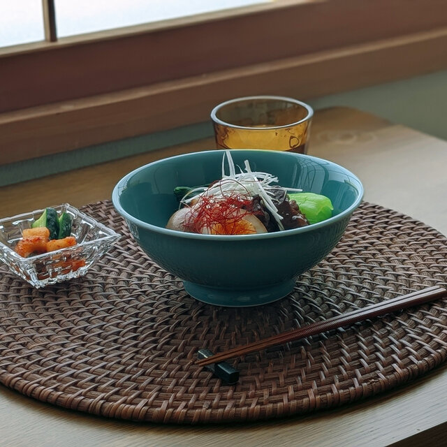 青磁 6寸反りめん丼 | iichi 日々の暮らしを心地よくするハンドメイド