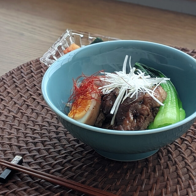 青磁 6寸反りめん丼 | iichi 日々の暮らしを心地よくするハンドメイド