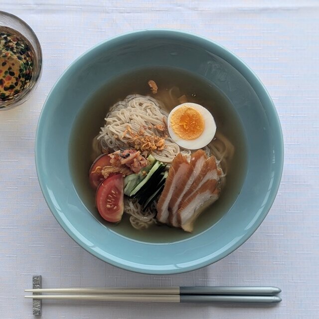 青磁 7寸反りめん丼 | iichi 日々の暮らしを心地よくするハンドメイド