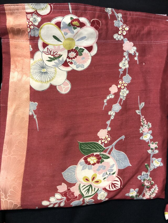 8774 花柄の着物で作ったショルダー型巾着袋 | iichi 日々の暮らし
