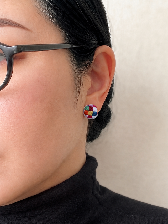 絽ざし刺繍ピアス いろあそび 1 ｜ 国産絹糸 手刺繍の工芸アクセサリー