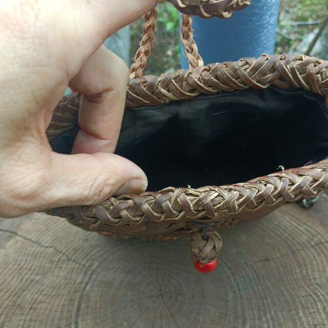 貴重な山葡萄の蔓で編んだショルダーバッグ(ポシェット)縦長 小/山珊瑚