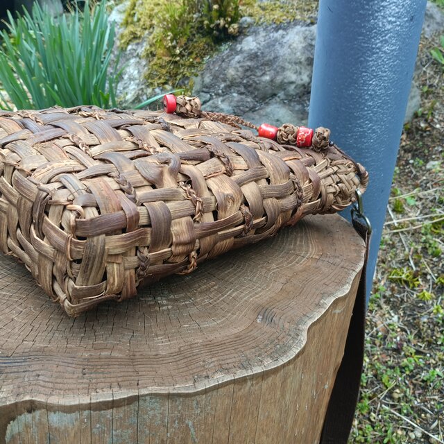 貴重な山葡萄の蔓で編んだショルダーバッグ(ポシェット)縦長 大/山珊瑚