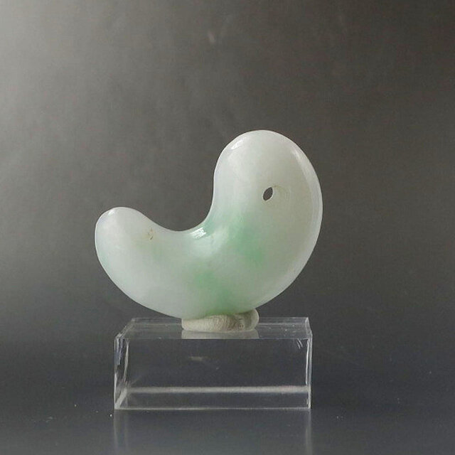 白翡翠（ヒスイ）勾玉 アイスジェード 桐箱入り｜糸魚川ひすい