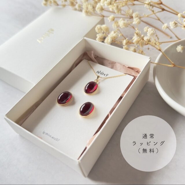 チェコガラスボタンピアス／イヤリング｜クリア｜ 光と透明感の花