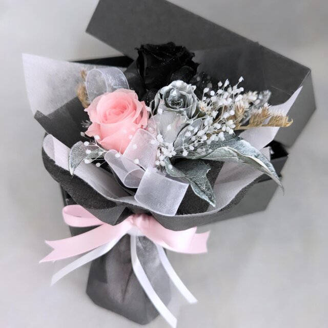 プリザーブドフラワー／花束ボックス／3色のミニ薔薇と小花のミニ花束