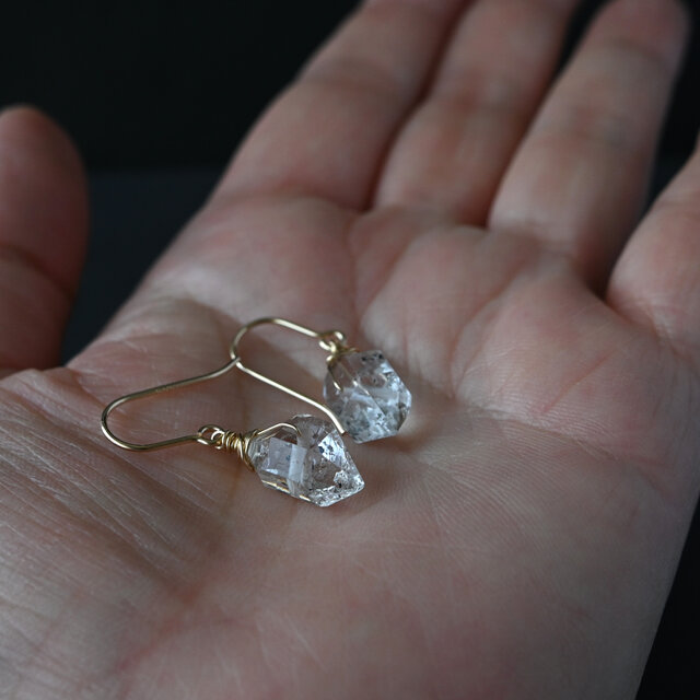1点作品☆ ダブルポイントクリスタルピアス イヤリングに変更可能☺︎ ダブルポイントクリスタルのピアス・イヤリング変更可・14kgf | iichi